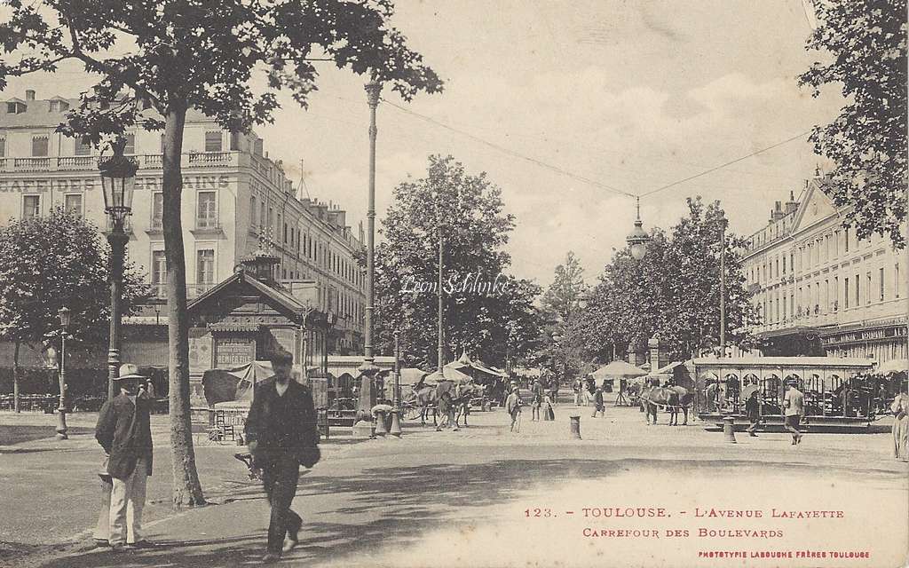 123 - L'Avenue Lafayette carrefour des Boulevards