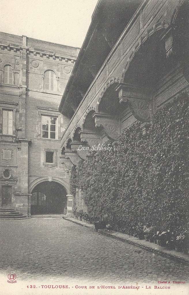 132 - Cour de l'Hôtel d'Assézat - Le Balcon