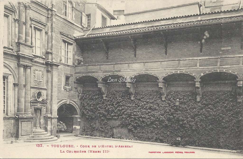 132 - Cour de l'Hôtel d'Assézat