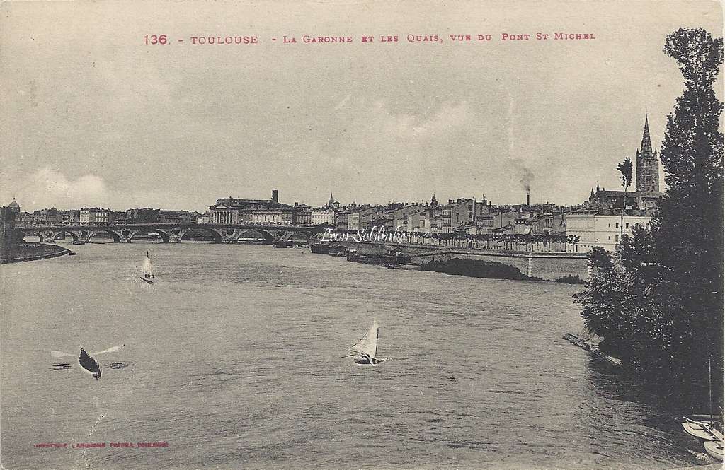 136 - La Garonne et les quais, vue du Pont St-Michel
