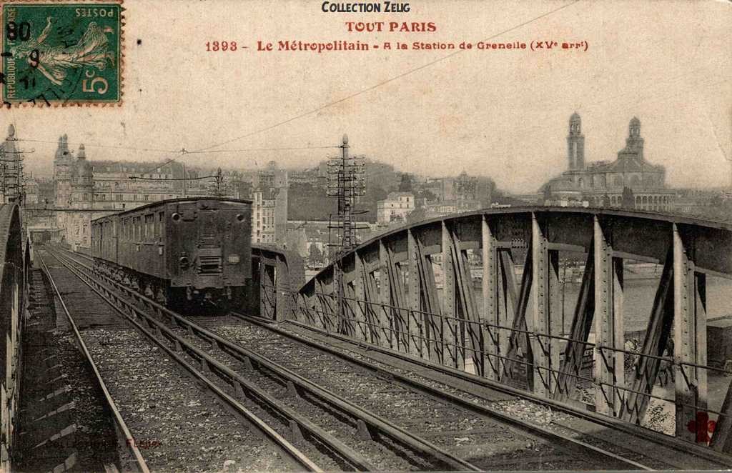 1393 - Le Métropolitain à la Station de Grenelle