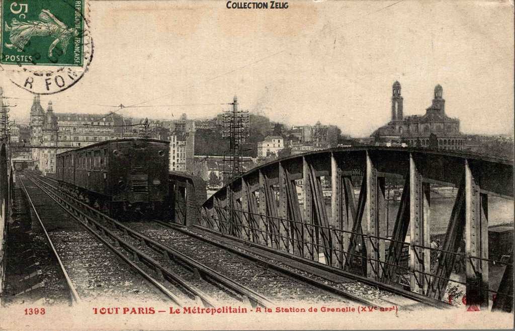 1393 - Le Métropolitain à la Station de Grenelle