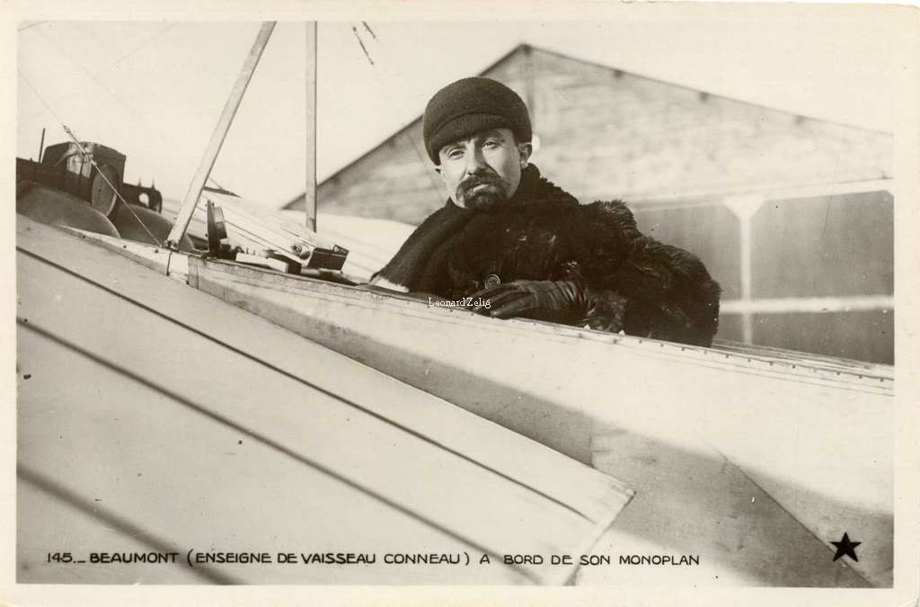 145 - Beaumont (Enseigne de Vaisseau Conneau) à bord de son monoplan