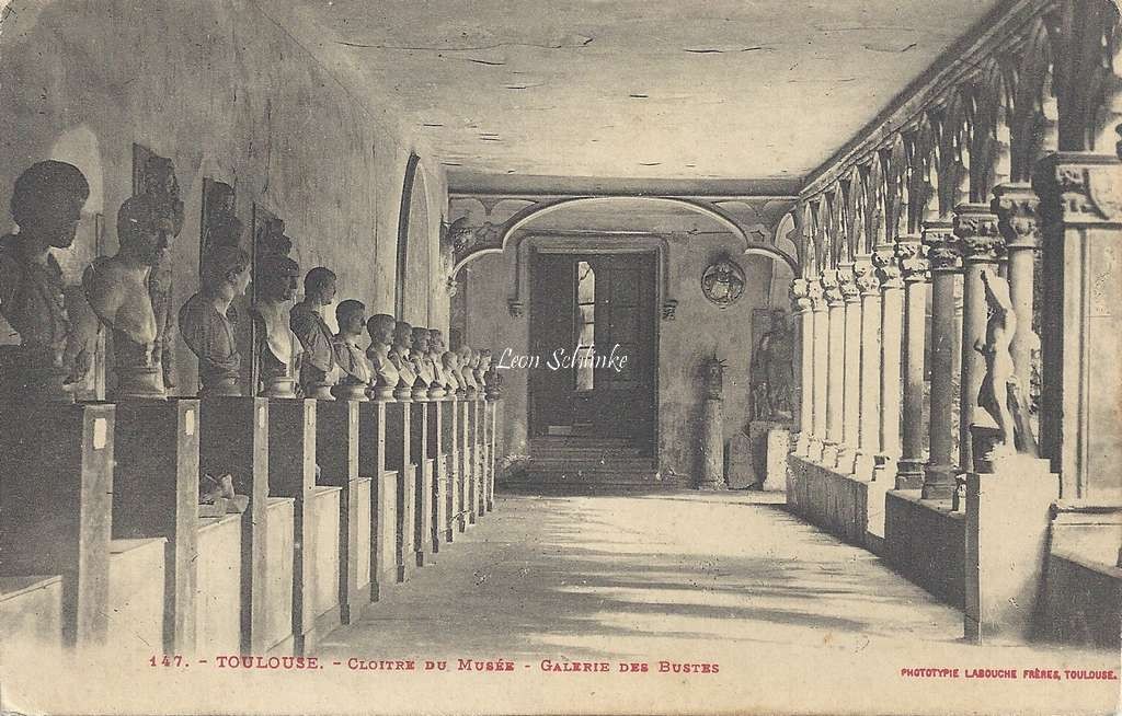 147 - Cloître du Musée - Galerie des Bustes