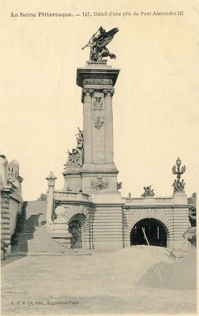 147 - Détail d'une pile du Pont Alexandre III