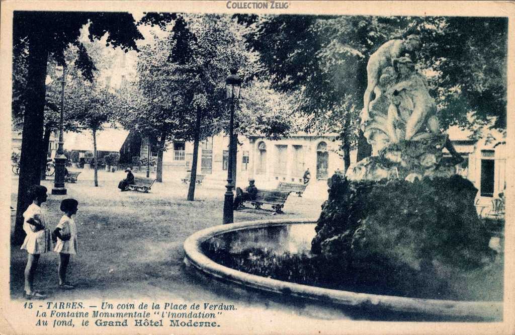 15 - Un coin de la Place de Verdun - Fontaine de l' 