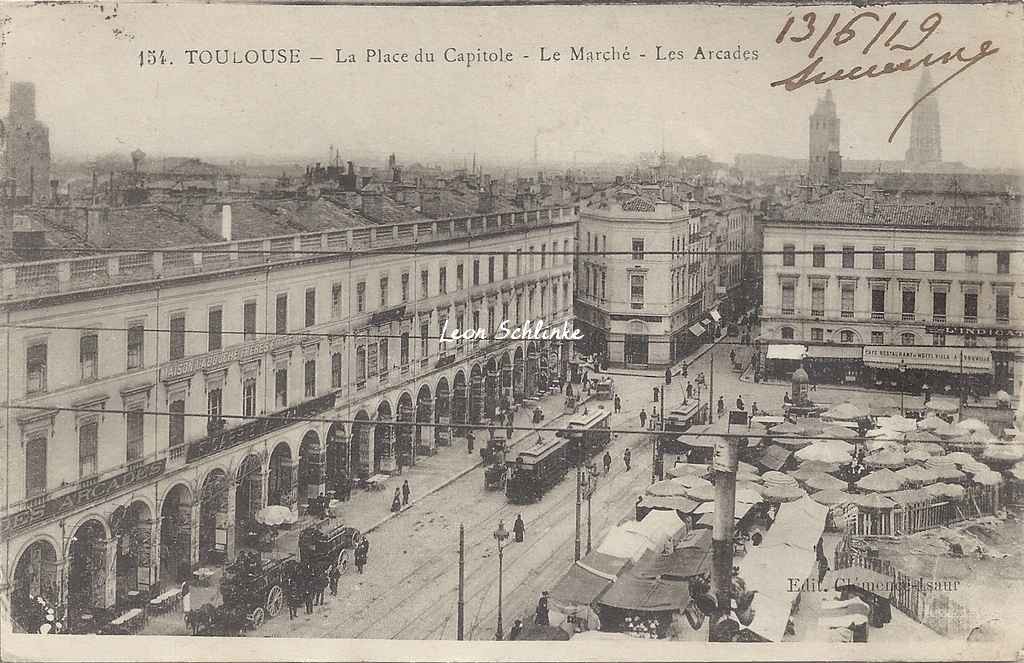 154 _ La Place du Capitole - Le Marché - Les Arcades