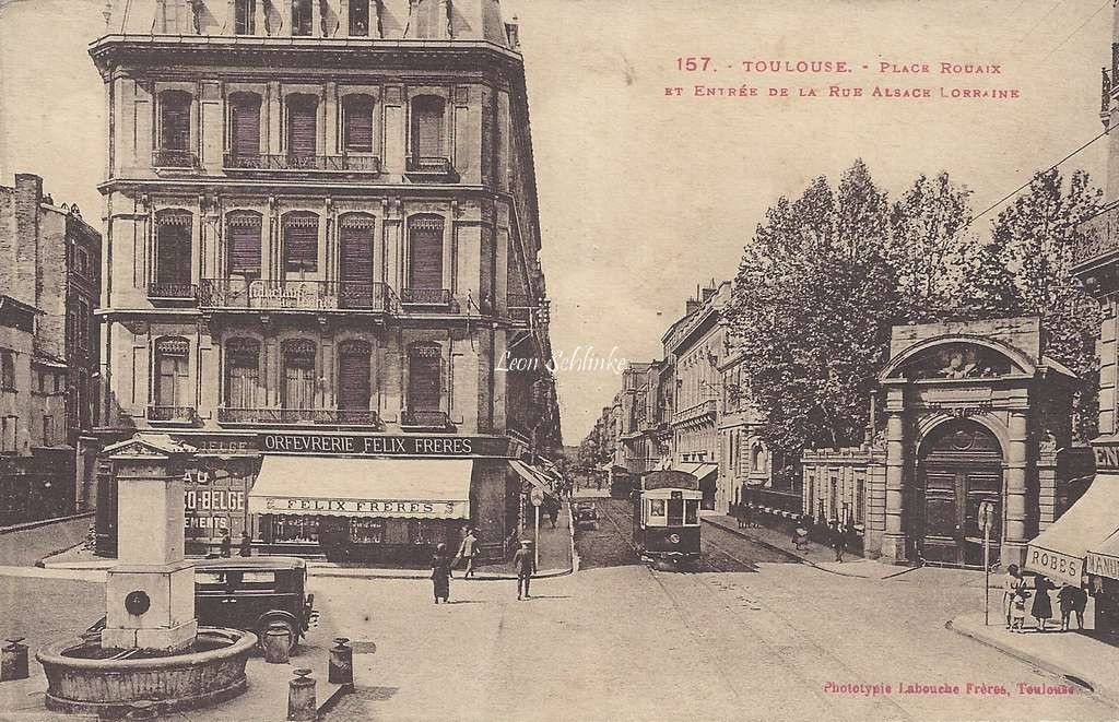 157 - Place Rouaix et entrée de la Rue Alsace-Lorraine