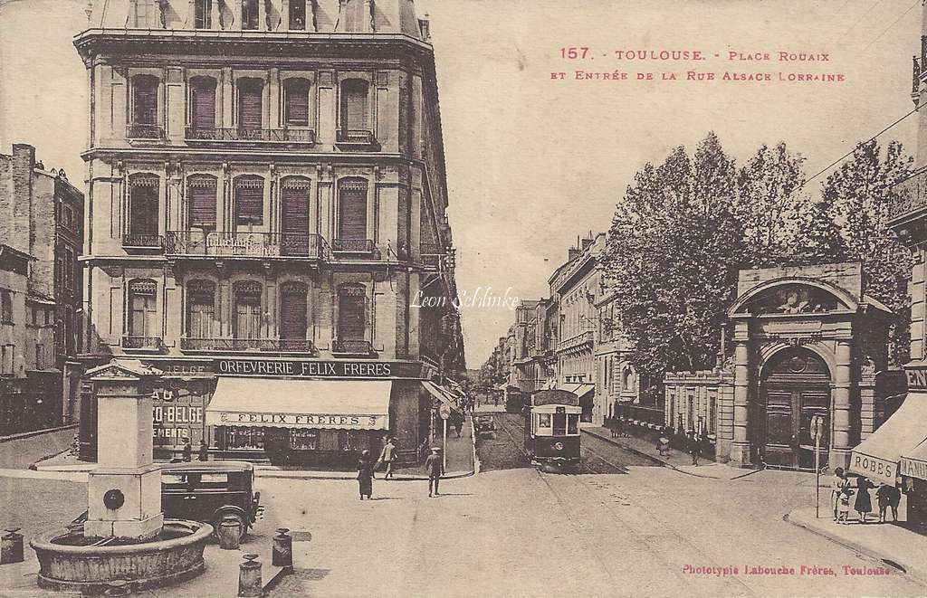 157 - Place Rouaix et entrée de la rue Alsace-Lorraine