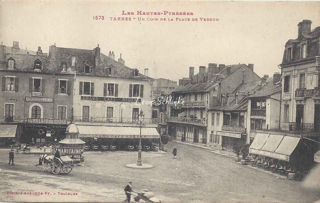 1573 - Un coin de la Place de Verdun