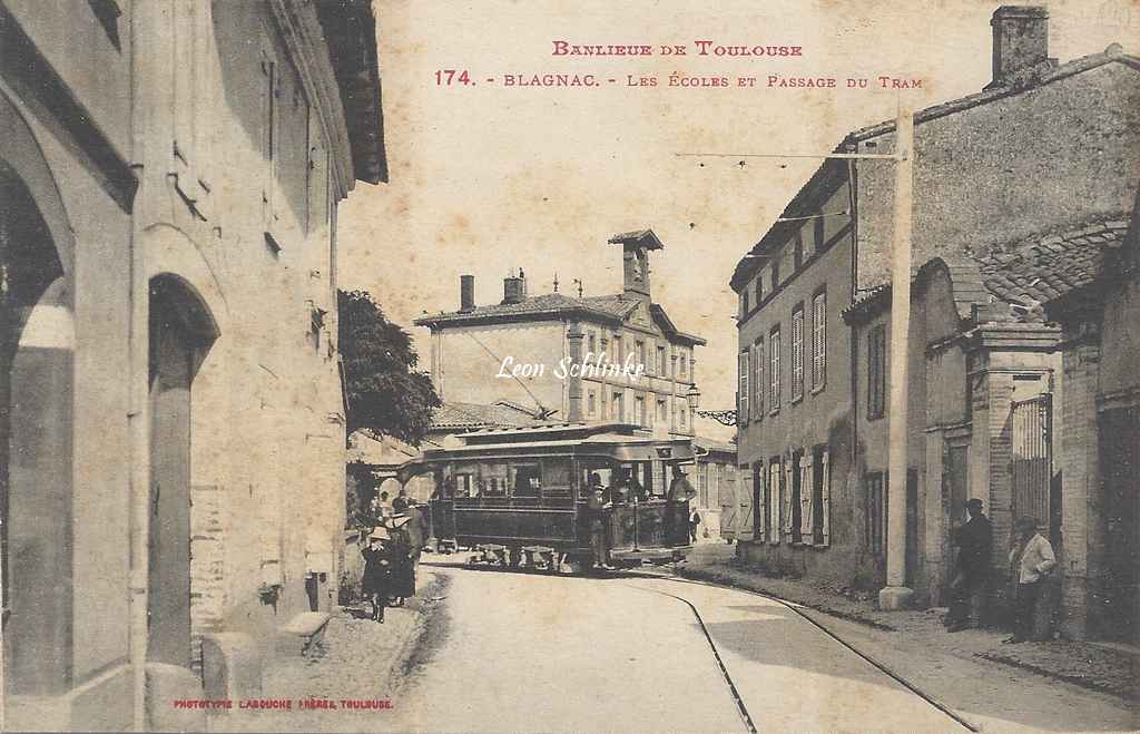 174 - Blagnac - Les écoles et le passage du Tram