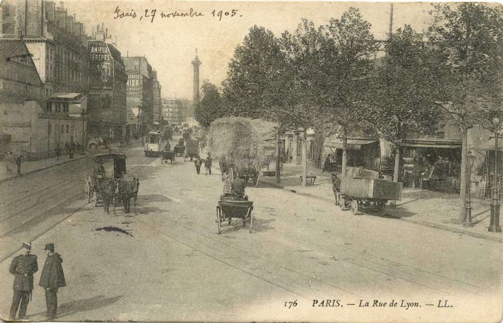 176 - PARIS - La Rue de Lyon