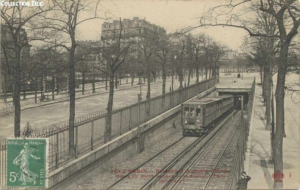 1797 - Boulevard Auguste-Blanqui - Sortie du Métro venant de 