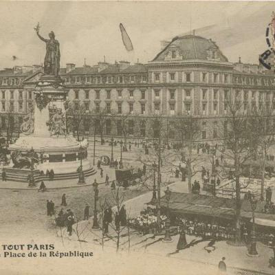 180 M - Panorama de la Place de la République