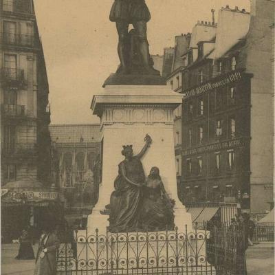185 M - Statue d'Etienne Dolet - Place Maubert