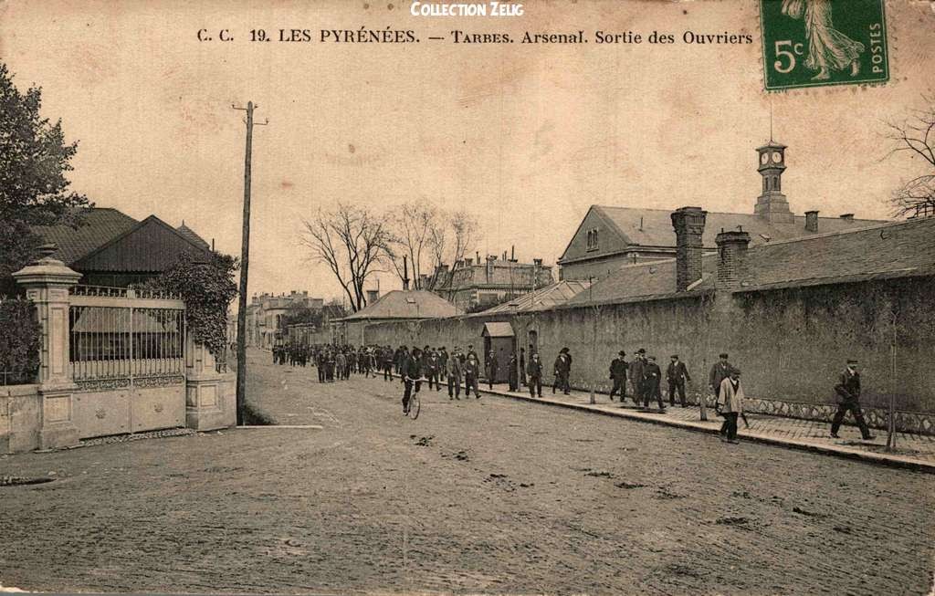 19 - TARBES - Arsenal - Sortie des Ouvriers