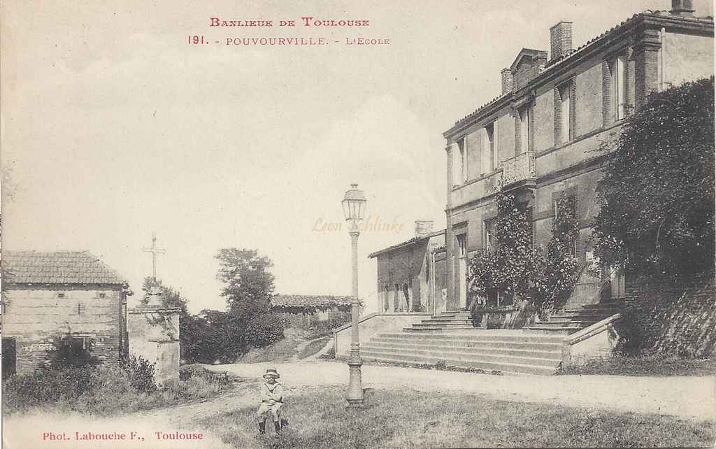 191 - Pouvourville - L'Ecole