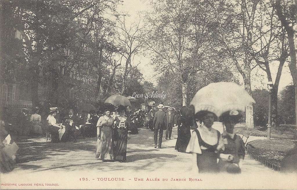 195 - Une Allée du Jardin Royal