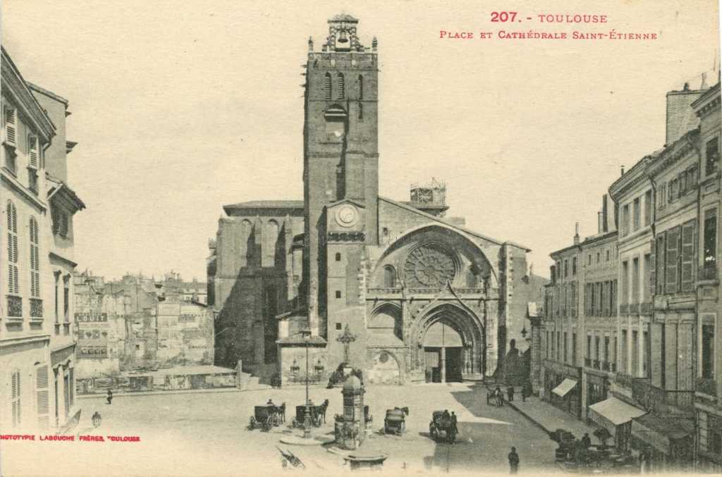 207 - Place et Cathédrale Saint-Etienne