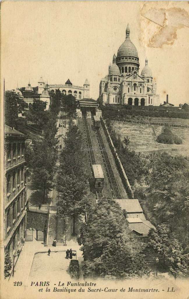 219 - PARIS - Le Funiculaire et la Basilique du Sacré-Coeur de Montmartre