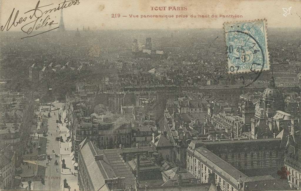 219 - Vue panoramique prise du haut du Panthéon