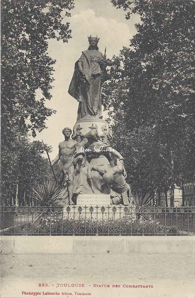 223 - Statue des Combattants