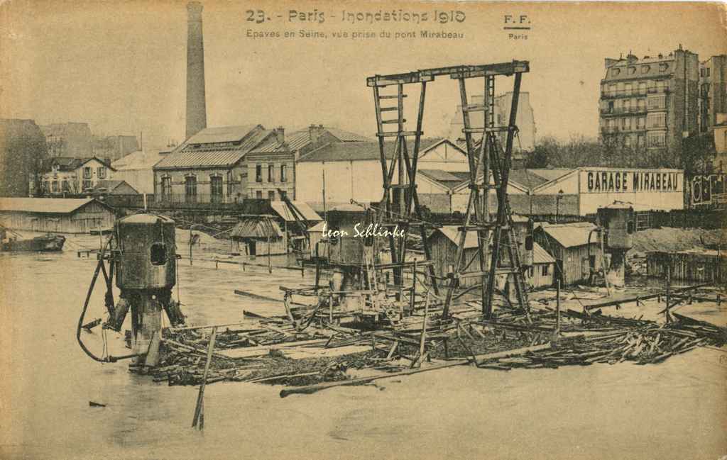 23 - Epaves en Seine, vue prise du Pont Mirabeau