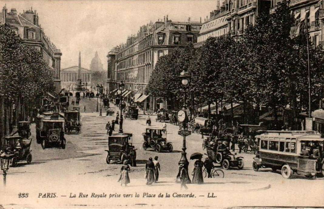 233 - PARIS - La Rue Royale prise vers la Place de la Concorde