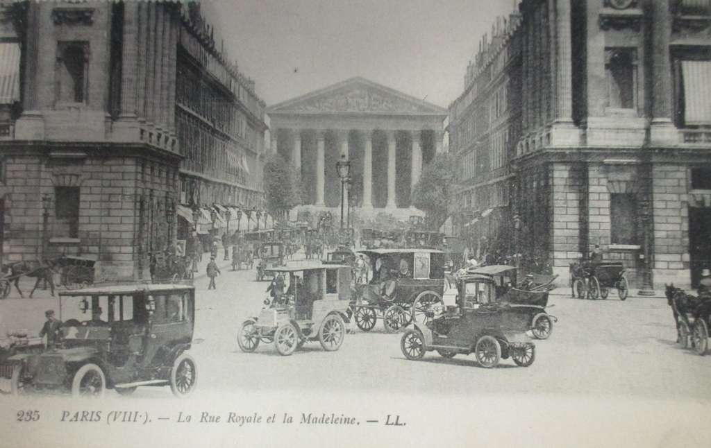 235 - PARIS - La Rue Royale et la Madeleine