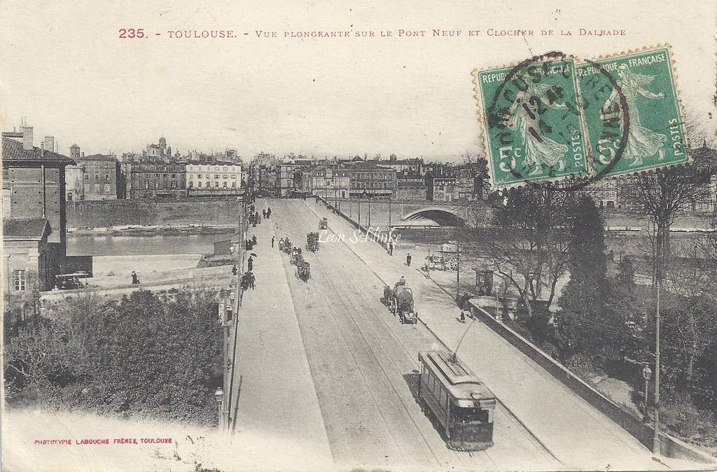 235 - Vue plongeante sur le Pont Neuf