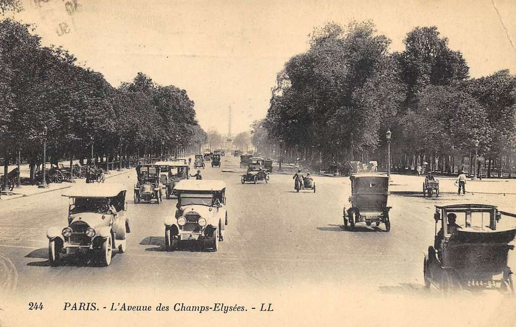244 - PARIS - L'Avenue des Champs-Elysées