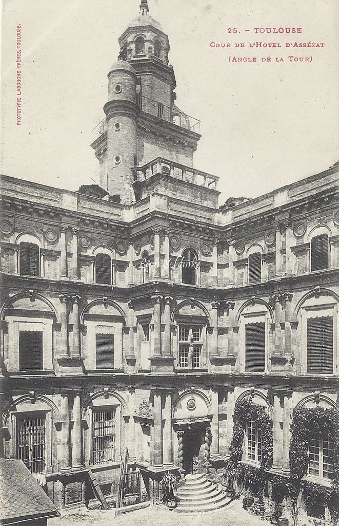 25 - Cour  de  l'Hôtel d'Assézat