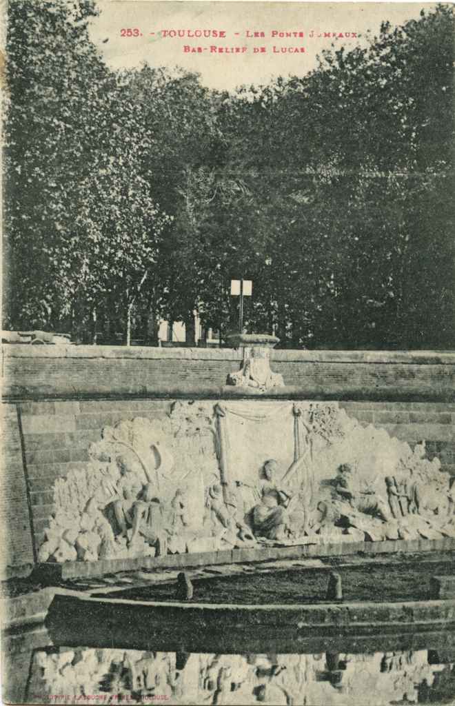 253 - Les Ponts-Jumeaux, Bas-relief de Lucas