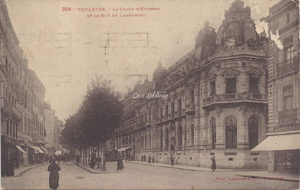 259 - La Caisse d'Epargne et rue du Languedoc