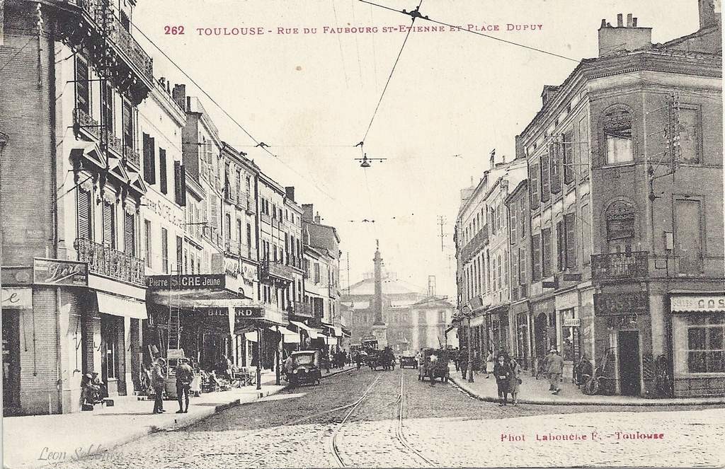 262 - Rue du Faubourg St-Etienne et Place Dupuy