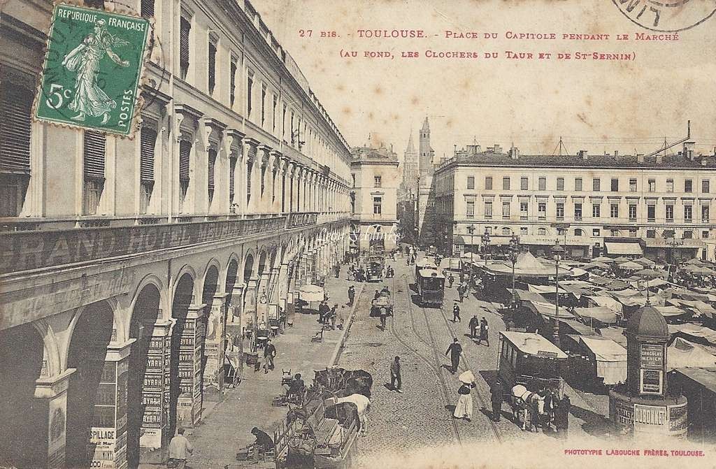 27 bis - Place du Capitole pendant le marché