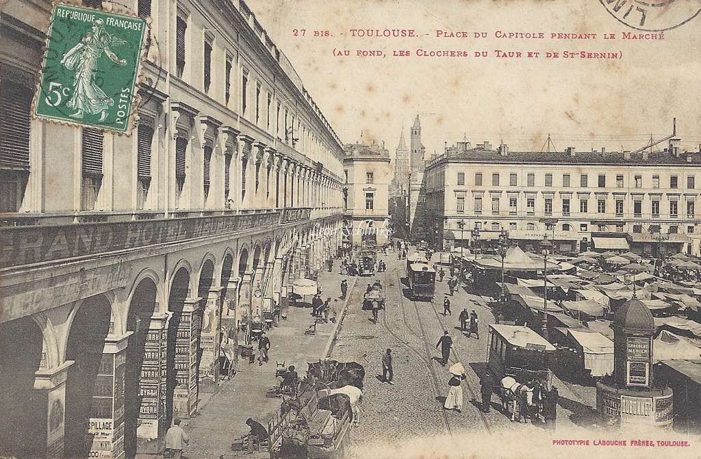 27 bis - Place du Capitole pendant le Méarché