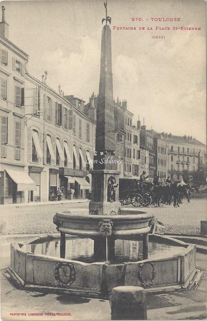 270 - Fontaine de la Place St-Etienne