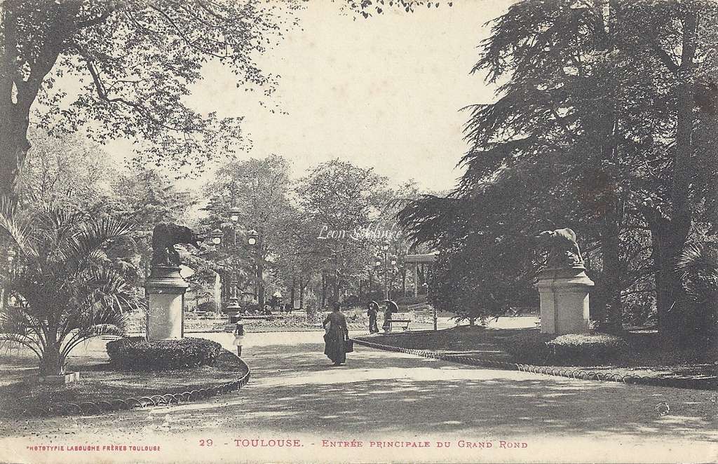 29 - Entrée principale du Grand Rond