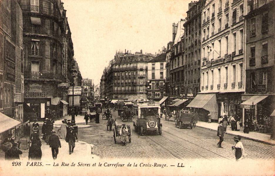 298 - PARIS - La Rue de Sèvres et le Carrefour de la Croix-Rouge