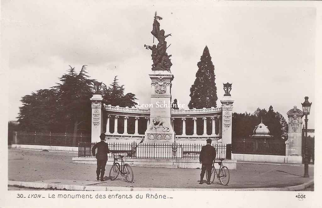 Rose 30 - Le monument des enfants du Rhône