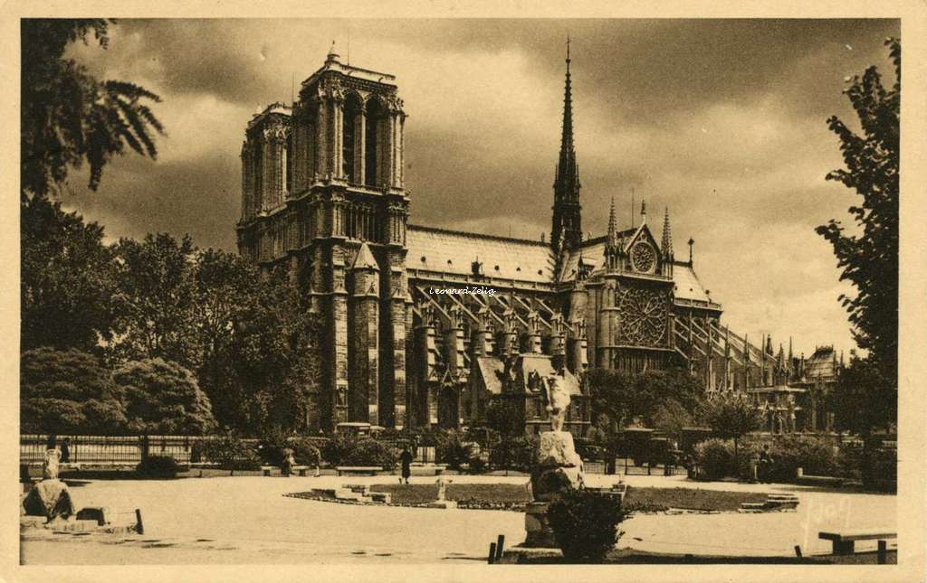 30 - Notre-Dame vue du Square René-Viviani