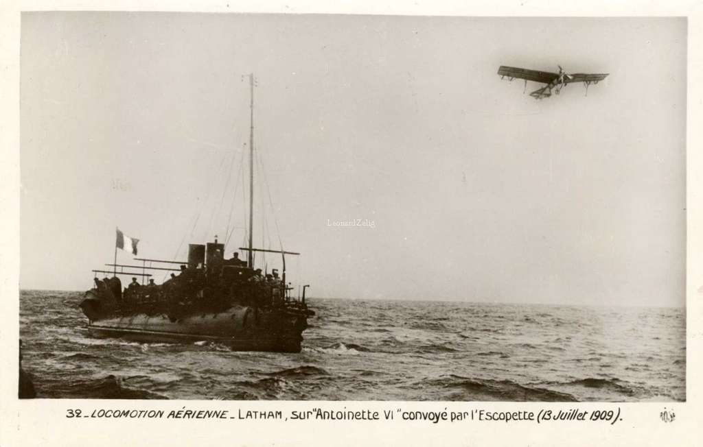 32 - Locomotion Aérienne - Latham sur Antoinette VI convoyé par l'Escopette