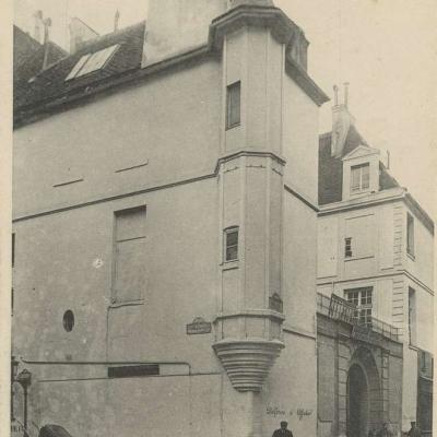 32 - Vieille Tourelle, Rue Hautefeuille