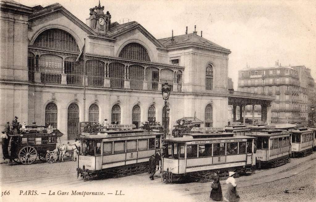 366 - PARIS - La Gare Montparnasse