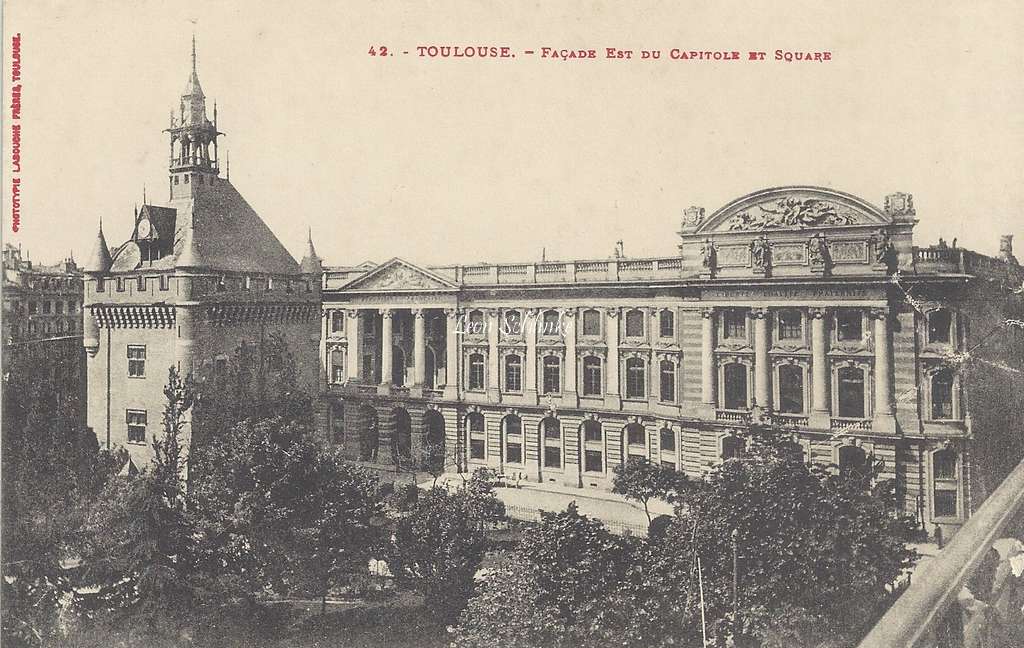 42 - Façade Est du Capitole et Square