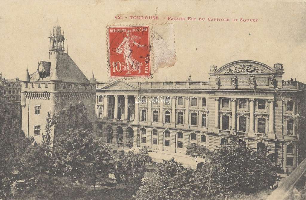 42 - Façade Est du Capitole  et  Square