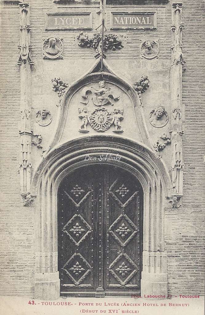 43 - Porte du Lycée (Ancien Hôtel de Bernuy)