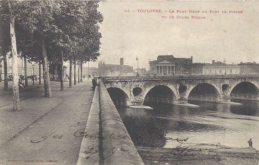 44 - Le Pont Neuf ou Pont de Pierre au Cours Dillon