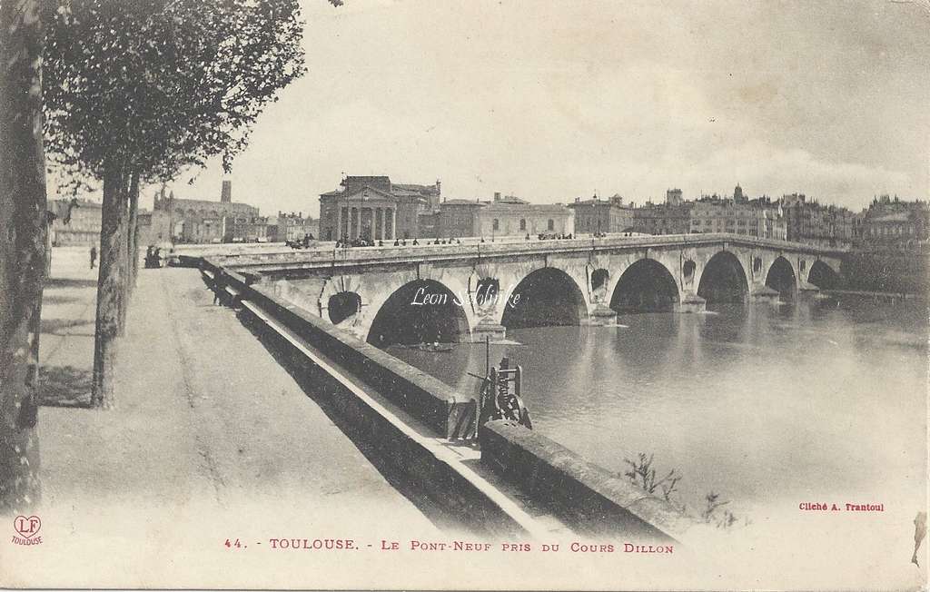 44 - Le Pont Neuf pris du Cours Dillon